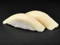 Dwa kawałki sushi z rybą maślaną na czarnym tle. Delikatna ryba idealnie komponuje się z ryżem.