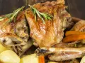 Jak zamarynować baraninę, by uzyskać soczyste i aromatyczne mięso
