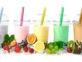 Kolorowe bubble tea z owocami i lodem. Idealny przepis na domowe bubble tea!