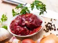 Kiedy solić wątróbkę drobiową, aby uniknąć suchego mięsa?