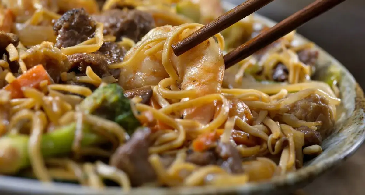 Makaron chow mein czy jest zdrowy? Odkryj jego ukryte zagrożenia