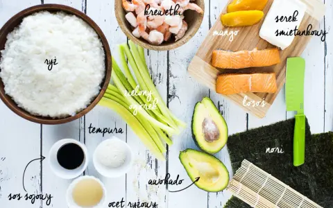 Składniki do sushi: ryż, krewetki, łosoś, awokado, ogórek, mango, serek śmietankowy, nori, sos sojowy, ocet ryżowy i tempura. Idealna zalewa do ryżu gotowa!