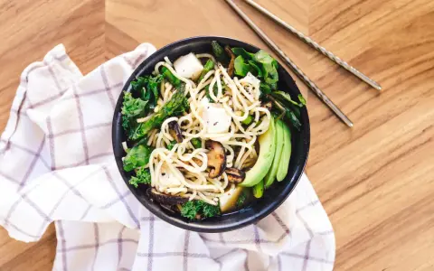 Jak zastąpić makaron chow mein? Sprawdzone alternatywy i porady