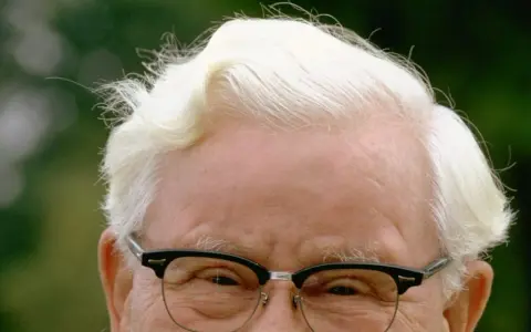 Jak się nazywa założyciel KFC i co warto o nim wiedzieć?