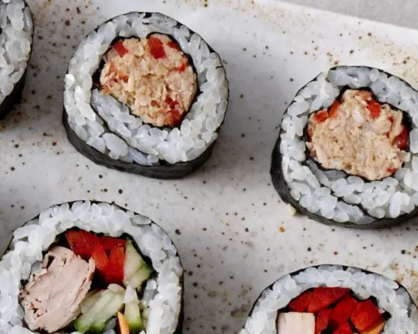 Jak przygotować tuńczyka do sushi, aby zachwycić smakiem i jakością