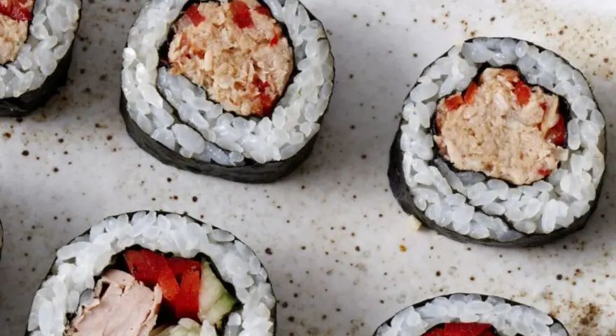 Jak przygotować tuńczyka do sushi, aby zachwycić smakiem i jakością