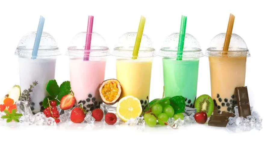 Kolorowe bubble tea z owocami i lodem. Idealny przepis na domowe bubble tea!