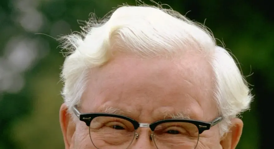 Jak się nazywa założyciel KFC i co warto o nim wiedzieć?