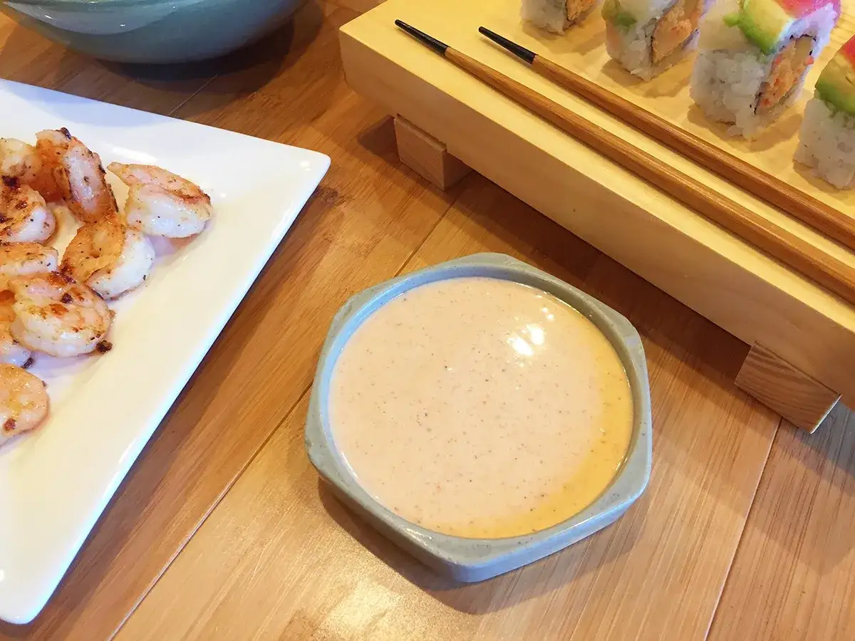 Kremowy sos kobe, idealny do krewetek i sushi. Co to za pyszny dodatek?
