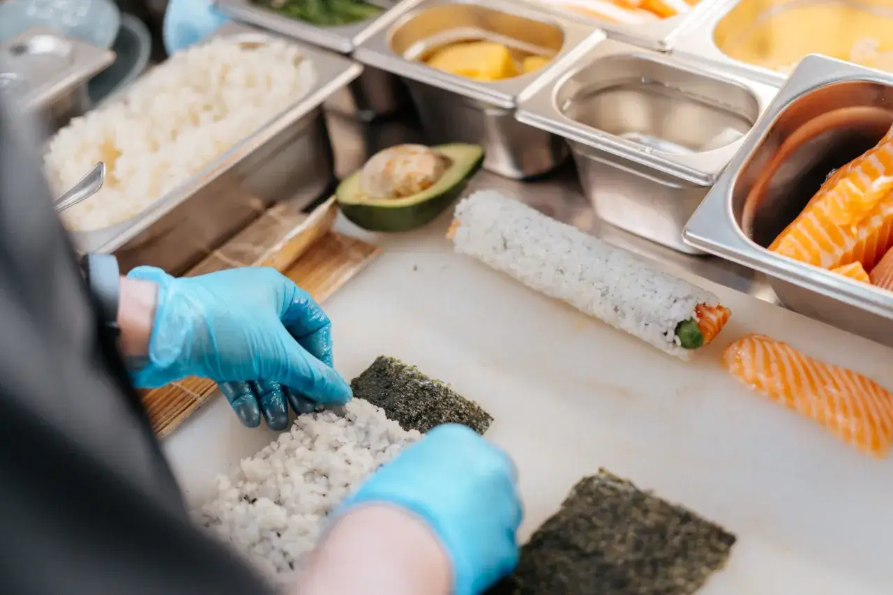Zdjęcie Z czym można zrobić sushi? Odkryj nietypowe składniki i pomysły